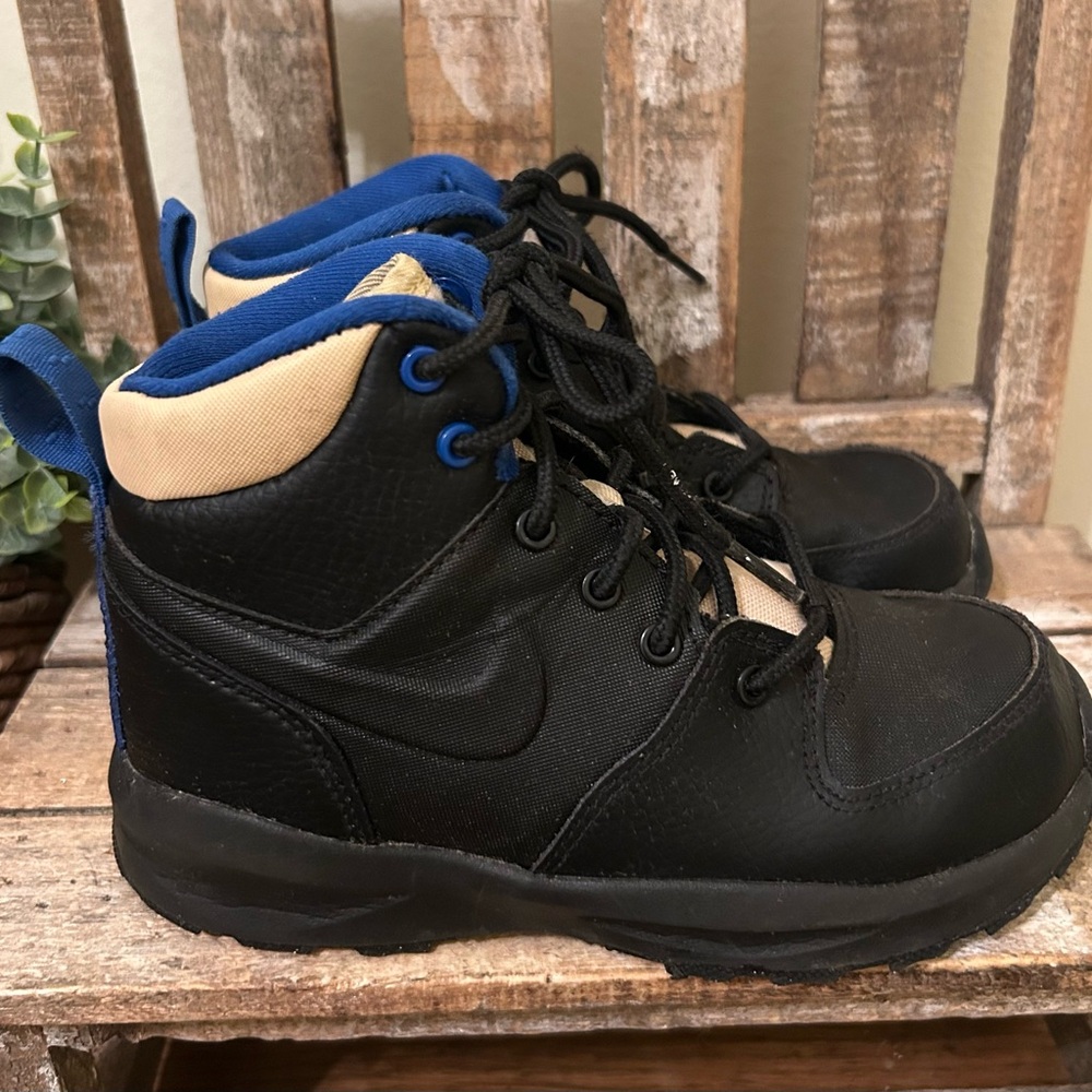 Nike Manoa '17 Boots Black Game Royal BQ5373- 003 Snow Shoe GS Boys Size 12Y